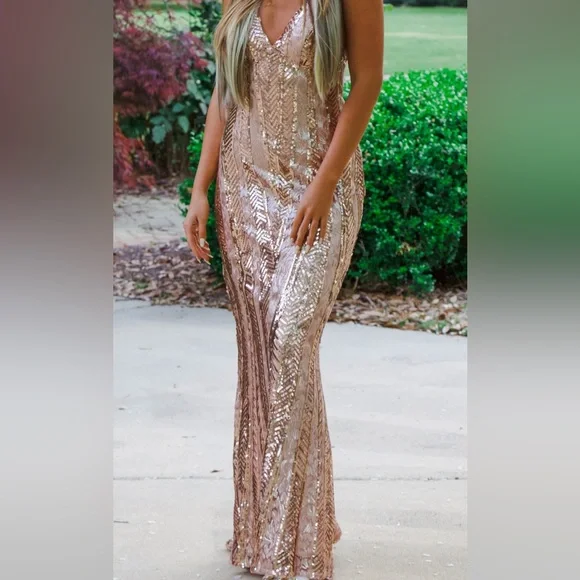 Gorgeous rose gold sequined gown, brand Faviana size 6 never altered is  available for purchase on au PAY Market - Imported Goods Online Store  Co.Ltd. | au PAY Market - Online Shopping Site